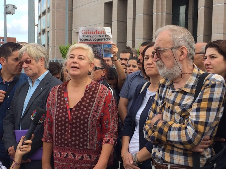 Salı: Özgür Gündem Nöbetçi Genel Yayın Yönetmenliği yapan Ayşe Düzkan ve Hüseyin Akyol yargılanıyor.
