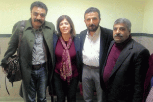 Savcılık sonrası Tugay Bek kapatılan ÇHD Başkanı Selçuk Kozağaçlı, HDP Milletvekili Meral Danış Beştaş ile birlikte adliye koridorunda.