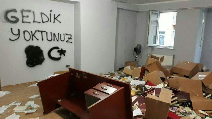 HDP Sözcüsü Bilgin, polisin baskın düzenlediği İstanbul il binasının görüntülerini paylaştı.