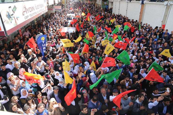 Bismil'de HDP seçim bürosunun açılışına ilgi yoğundu.