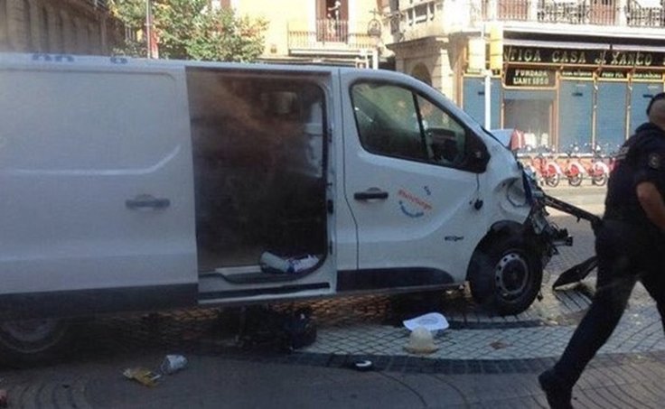 Saldırganın kullandığı belirtilen minibüs.